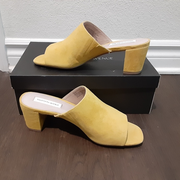 Saks Fifth Avenue - Picture 4 of 4